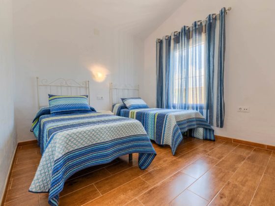 Cortijo Río Salado - Dormitorio 2 camas - Apartamentos Patio Andaluz - Playa de La Fontanilla (Conil)