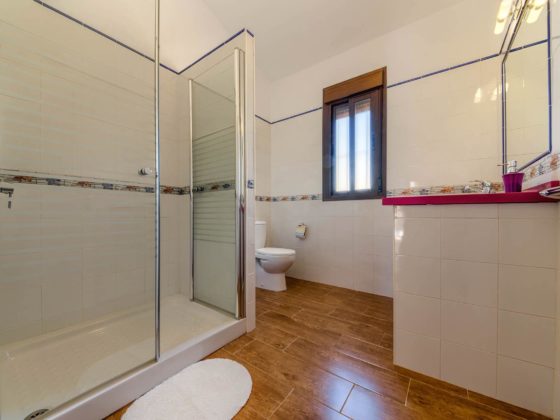 Cortijo Río Salado - Aseo y Baño - Apartamentos Patio Andaluz - Playa de La Fontanilla (Conil)