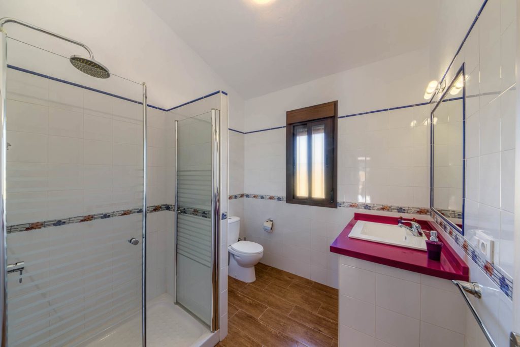 Cortijo Río Salado - Aseo y Baño - Apartamentos Patio Andaluz - Playa de La Fontanilla (Conil)