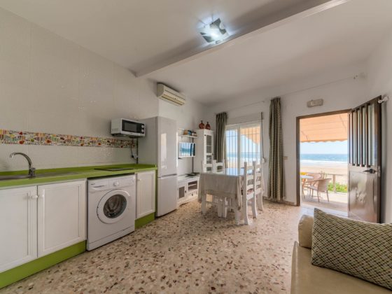 Apartamento 3 - Vista General y Entrada - Apartamentos Patio Andaluz - Playa de La Fontanilla (Conil)