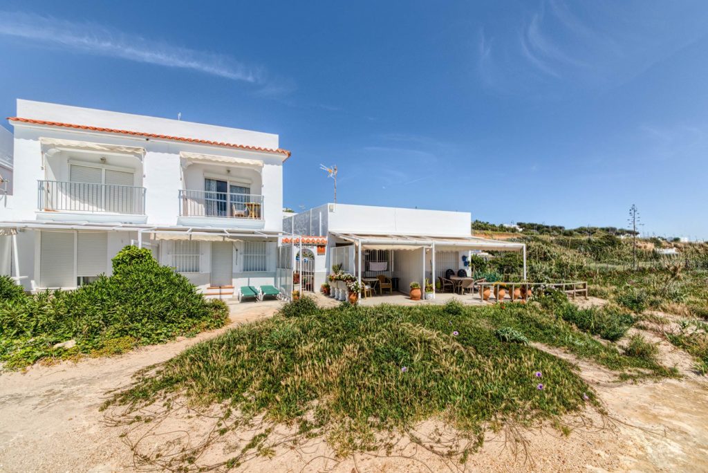 Vistas desde de la Playa - Apartamentos Patio Andaluz - Playa de La Fontanilla (Conil)