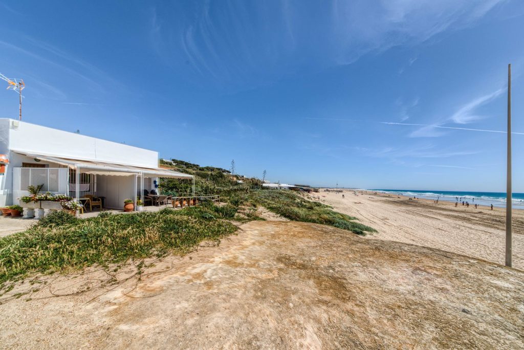 Vistas desde de la Playa - Apartamentos Patio Andaluz - Playa de La Fontanilla (Conil)