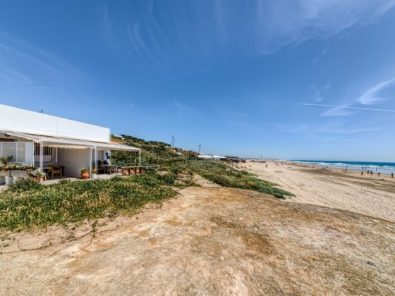 Vistas desde de la Playa - Apartamentos Patio Andaluz - Playa de La Fontanilla (Conil)