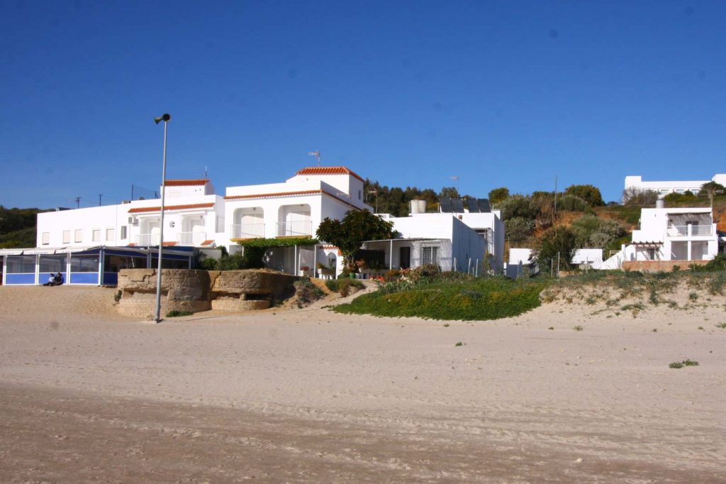 Vistas desde de la Playa - Apartamentos Patio Andaluz - Playa de La Fontanilla (Conil)