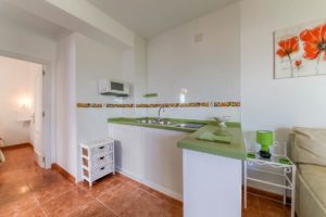 Apartamento 2 - Cocina - Apartamentos Patio Andaluz - Playa de La Fontanilla (Conil)