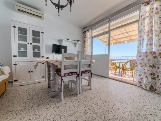 Apartamento 5 - Salón Comedor y Terraza - Apartamentos Patio Andaluz - Playa de La Fontanilla (Conil)