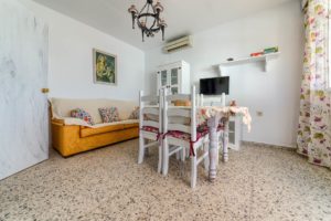 Apartamento 5 - Salón Comedor - Apartamentos Patio Andaluz - Playa de La Fontanilla (Conil)