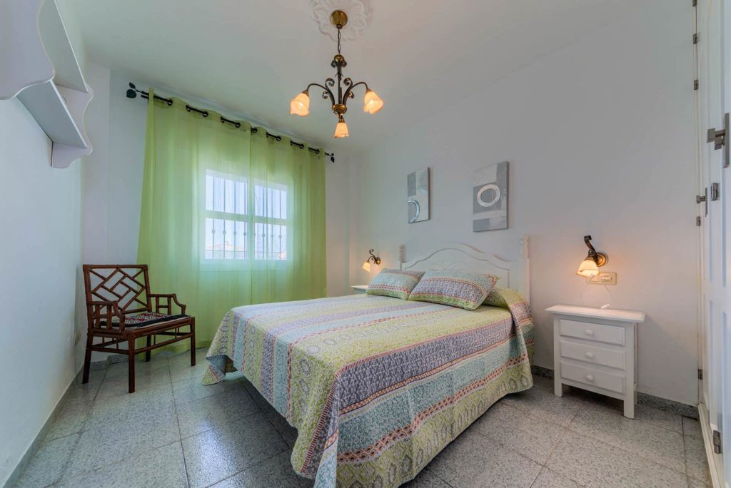 Apartamento Atalaya - Dormitorio Principal - Apartamentos Patio Andaluz - Playa de La Fontanilla (Conil)