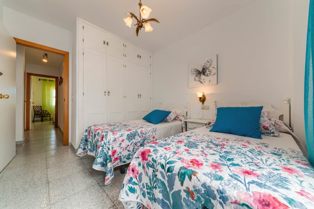 Apartamento Atalaya - Dormitorio 2 Camas - Apartamentos Patio Andaluz - Playa de La Fontanilla (Conil)