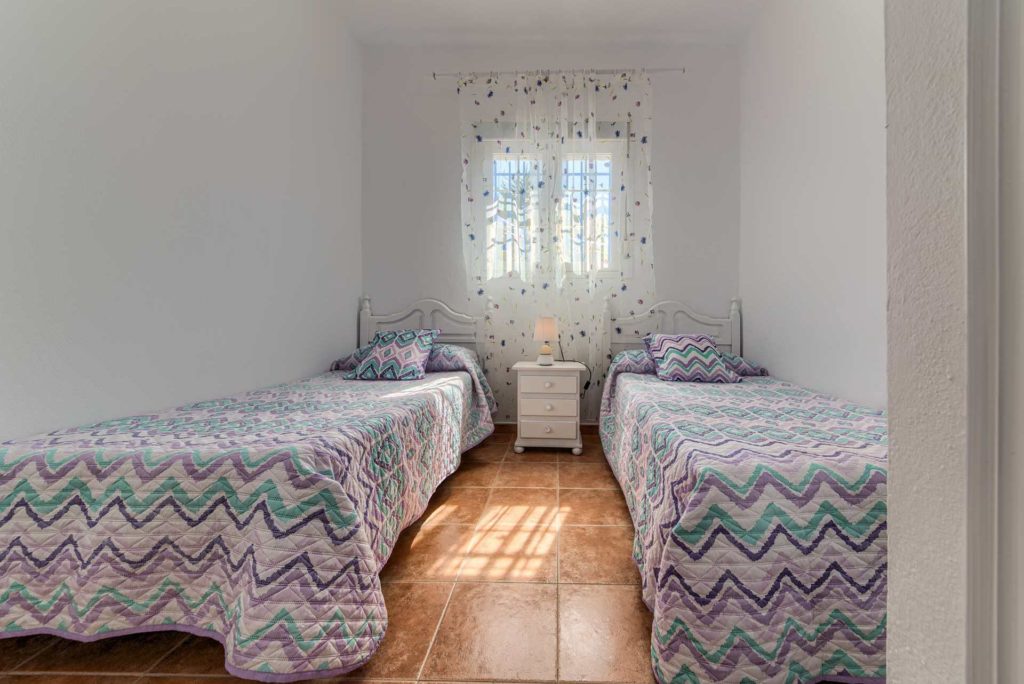Apartamento Huerto - Dormitorio 2 Camas - Apartamentos Patio Andaluz - Playa de La Fontanilla (Conil)