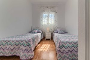 Apartamento Huerto - Dormitorio 2 Camas - Apartamentos Patio Andaluz - Playa de La Fontanilla (Conil)