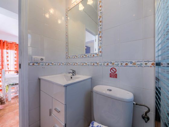 Apartamento Huerto - Aseo y Baño - Apartamentos Patio Andaluz - Playa de La Fontanilla (Conil)