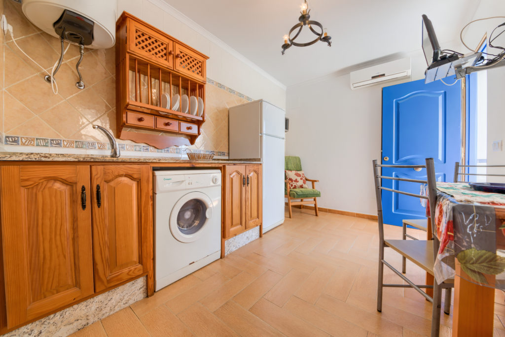 Apartamento Huerto - Cocina - Apartamentos Patio Andaluz - Playa de La Fontanilla (Conil)