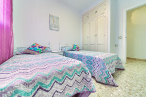 Apartamento Baluarte - Dormitorio 2 Camas - Apartamentos Patio Andaluz - Playa de La Fontanilla (Conil)