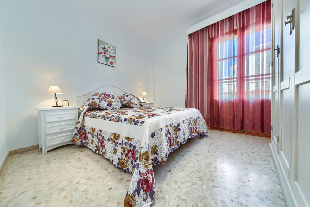Apartamento Baluarte - Dormitorio Principal - Apartamentos Patio Andaluz - Playa de La Fontanilla (Conil)